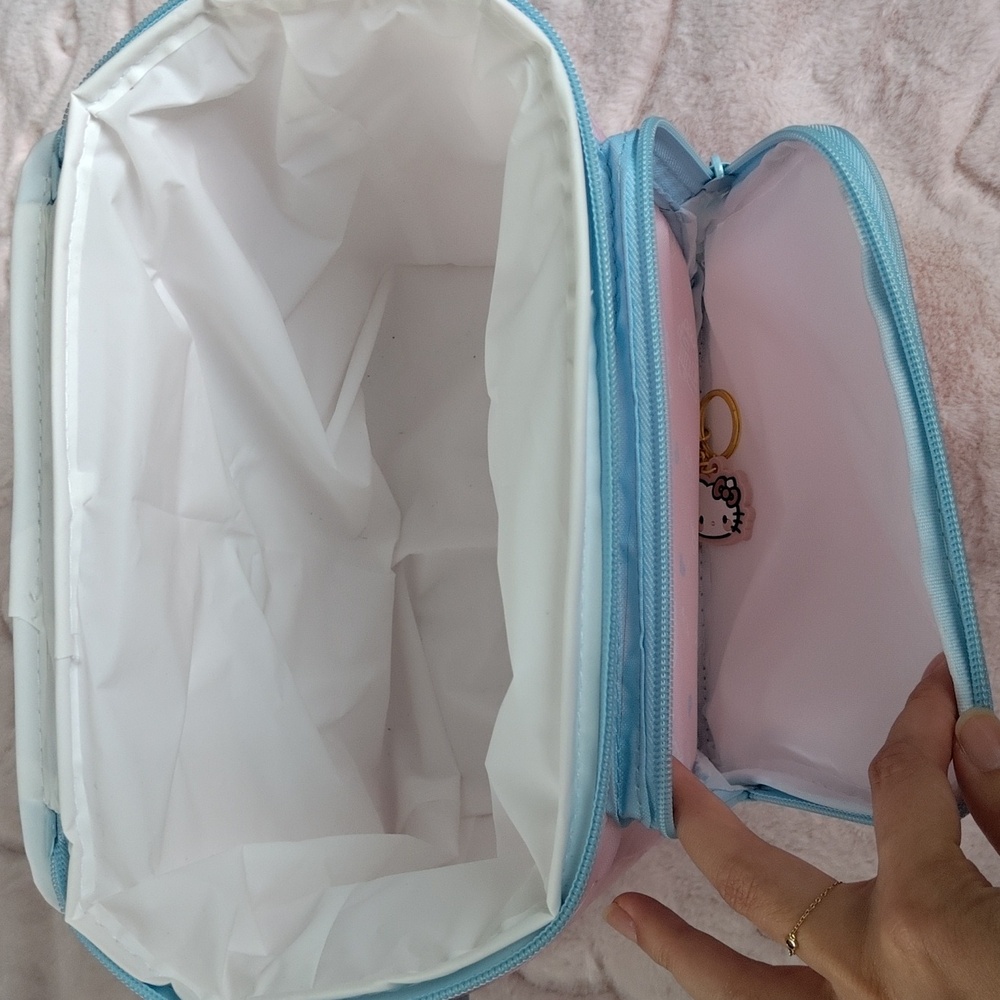 Igloo x Hello Kitty 50th Anniversary Limited Edition 9-can Cooler Bag - Picture 10 of 10